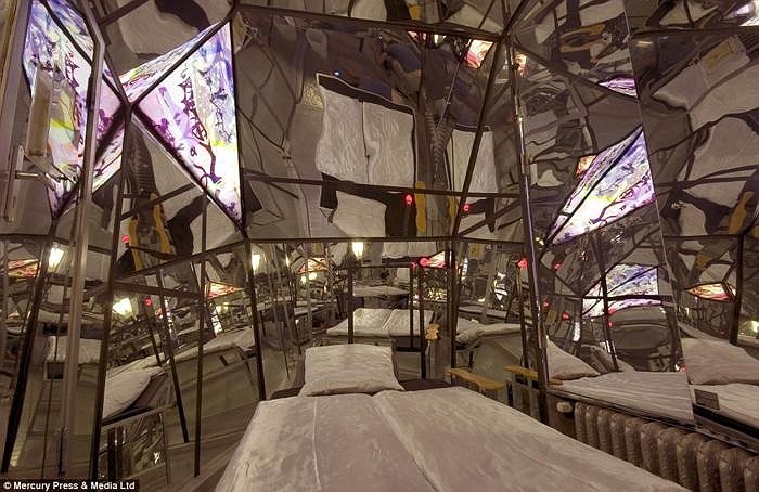 Khach san moi khach ngu trong nha tu, quan tai hinh anh