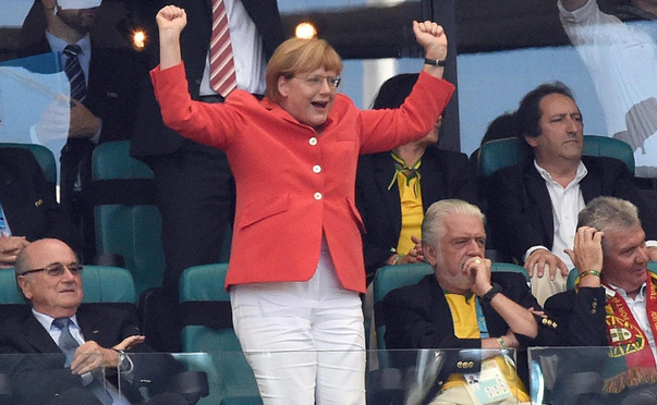 Thủ tướng Đức Angela Merkel đã bay đến Brazil để xem trận chung kết giữa Đức và Argentina.