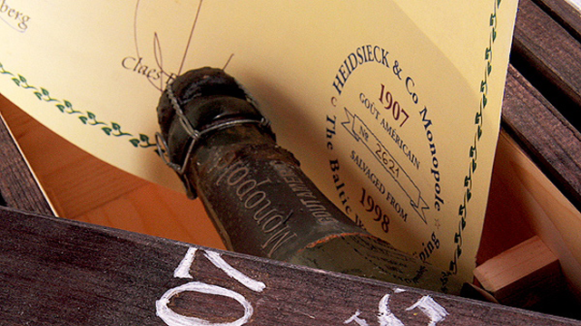 Một cuộc thám hiểm dưới đáy biển từ cuối những năm 90 đã tìm ra một chiếc tàu đắm chứa 2.000 chai rượu Champagne của Pháp này.