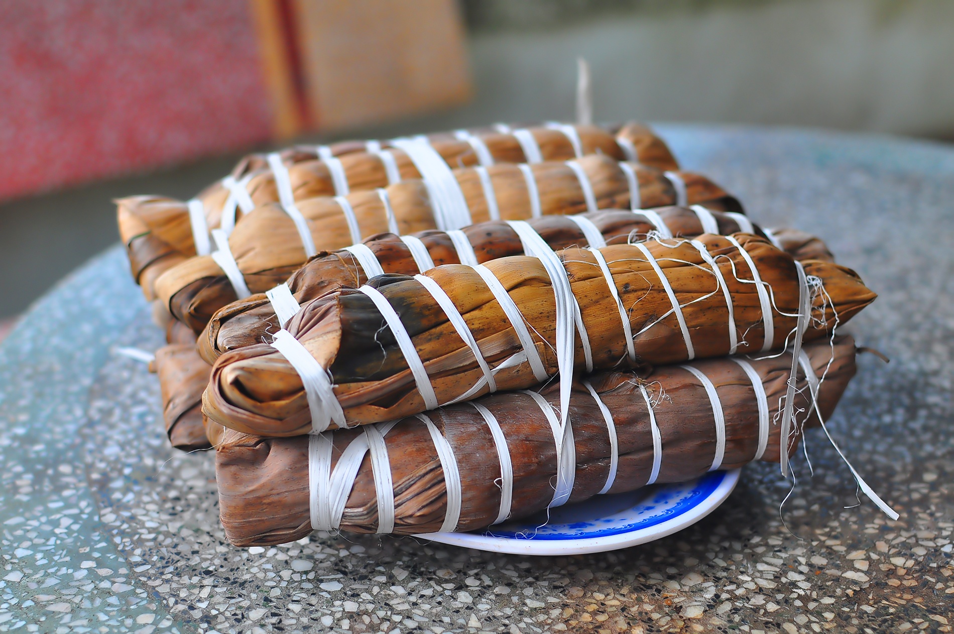 Ông Nguyễn Văn Sơn Phó Chủ tịch UBND phường Phú Thịnh cho biết, năm 2007 Phú Nhi đã được công nhận làng nghề sản xuất bánh tẻ truyền thống, danh hiệu làng nghề đầu tiên tại tx Sơn Tây. Năm 2010, bánh tẻ Phú Nhi đã được Cục Sở hữu trí tuệ, Bộ Khoa học và Công nghệ cấp Bằng công nhận thương hiệu Bánh tẻ Phú Nhi cho làng nghề. Đây là cơ hội để địa phương duy trì và phát triển kinh tế bằng nghề làm bánh tẻ truyền thống. Bên cạnh đó, để bảo vệ thương hiệu bánh tẻ Phú Nhi, chính quyền địa phương đã tuyên truyền, vận động và tổ chức các lợp tập huấn về vệ sinh an toàn thực phẩm để các hộ dân làng nghề sản xuất bánh tẻ được sạch sẽ đảm bảo chất lượng. Đầu năm 2014, phường Phú Thịnh đã hỗ trợ 26 máy chế biến nguyên liệu cho 1 số hộ gia đình khó khăn và thành lập Hiệp hội Bánh tẻ. Hiệp hội Bánh tẻ là hiệp hội gồm 20 gia đình sản xuất bánh tẻ số lượng lớn được thành lập ra để dạy nghề, tuyên truyền, bảo vệ quyền lợi cho các hộ sản xuất và kinh doanh bánh tẻ trong làng. 