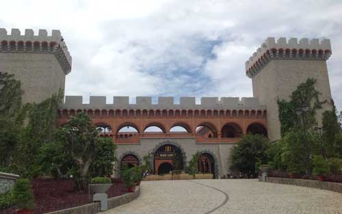 Lau dai sa thach chua ruou vang ben bien Binh Thuan hinh anh