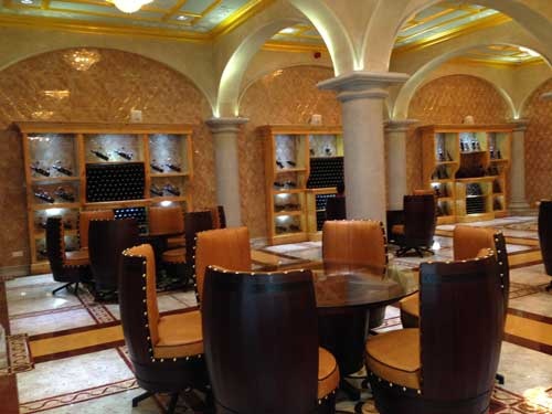 Bàn tiệc nhỏ phong cách quý tộc.