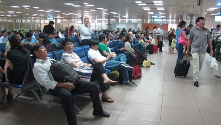 'Soi' san bay: Cuc hang khong lac dau vi bat cap hinh anh