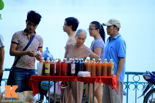 Các loại gia vị được bày bán nhiều.