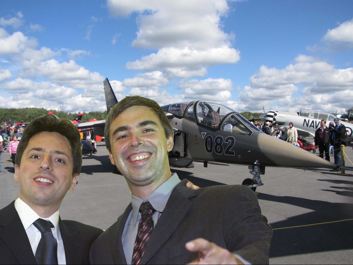 Người đồng sáng lập Google, Larry Page và Sergey Brin, cùng với vị chủ tịch Eric Schmidt sở hữu một bộ sưu tập máy bay gồm 1 chiếc Boeing 757, Boeing 767 và hai chiếc Gulfstream V. Ước tính họ phải chi trả khoảng 1.3 triệu đô mỗi năm để giữ phi đội này tại sân bay liên bang Moffett, thung lũng Silicon. Năm 2008, Page và Brin đã thêm vào bộ sưu tập này một chiếc máy bay chiến đấu Dornier Alpha  1982.