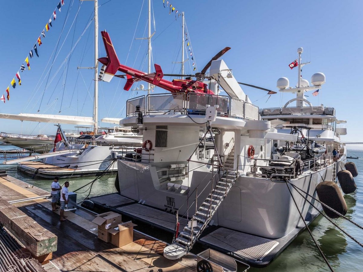 Ngoài ra, Larry Page còn sở hữu một chiếc siêu du thuyền “Senses” mua từ một thương nhân người New Zealand, ông Douglas Myers với giá 45 triệu đô  la năm 2011. 