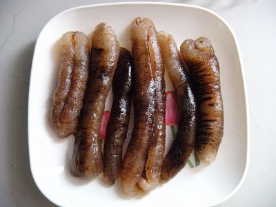 11.	Được ví như “nhân sâm của đại dương”, những con hải sâm vừa là một vị thuốc quí, vừa là loại thực phẩm cao lương mỹ vị dành cho các bậc vua chúa thời xưa. 1kg hải sâm thô trên thị trường có giá gần 2 triệu đồng.