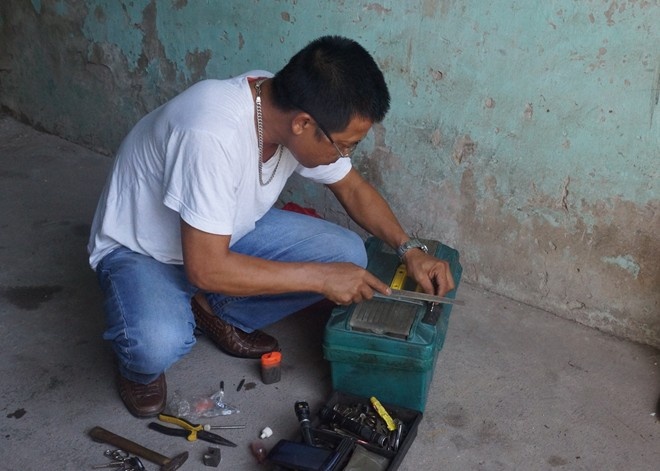 Anh Sơn có thu nhập hơn 1 triệu đồng từ nghè sửa khoá.