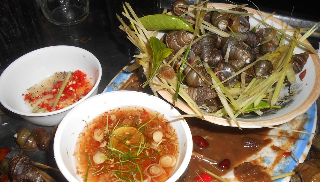 Nang nong, thu lai lon nho kinh doanh oc ven ho hinh anh