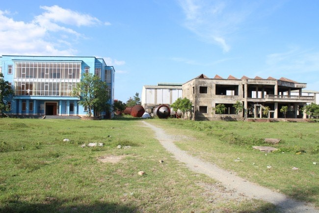 Bien dat vang thanh bai chan tha bo hinh anh