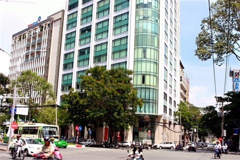 Trung tâm thương mại Diamond Plaza (Quận 1) cũng có bãi đáp cho trực thăng. Sáng 14/8/2013, một buổi tổng diễn tập phương án chữa cháy, tìm kiếm cứu nạn, cứu hộ đã diễn ra tại đây với hai chiếc trực thăng tham gia giải cứu những người đang mắc kẹt tại sân thượng của tòa nhà.