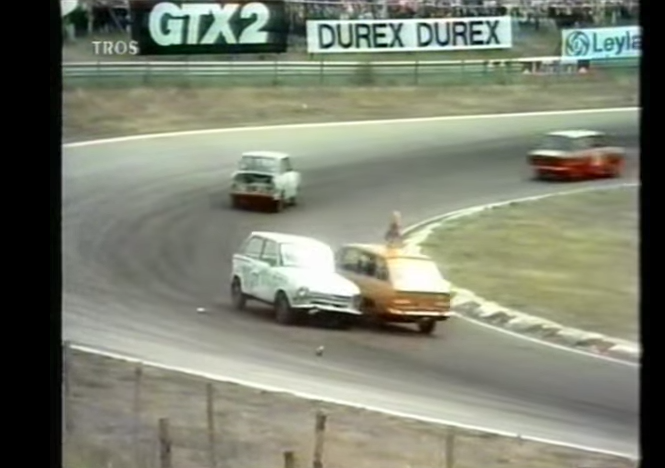 Cuoc dua voi nhieu chiec xe di hom hinh anh