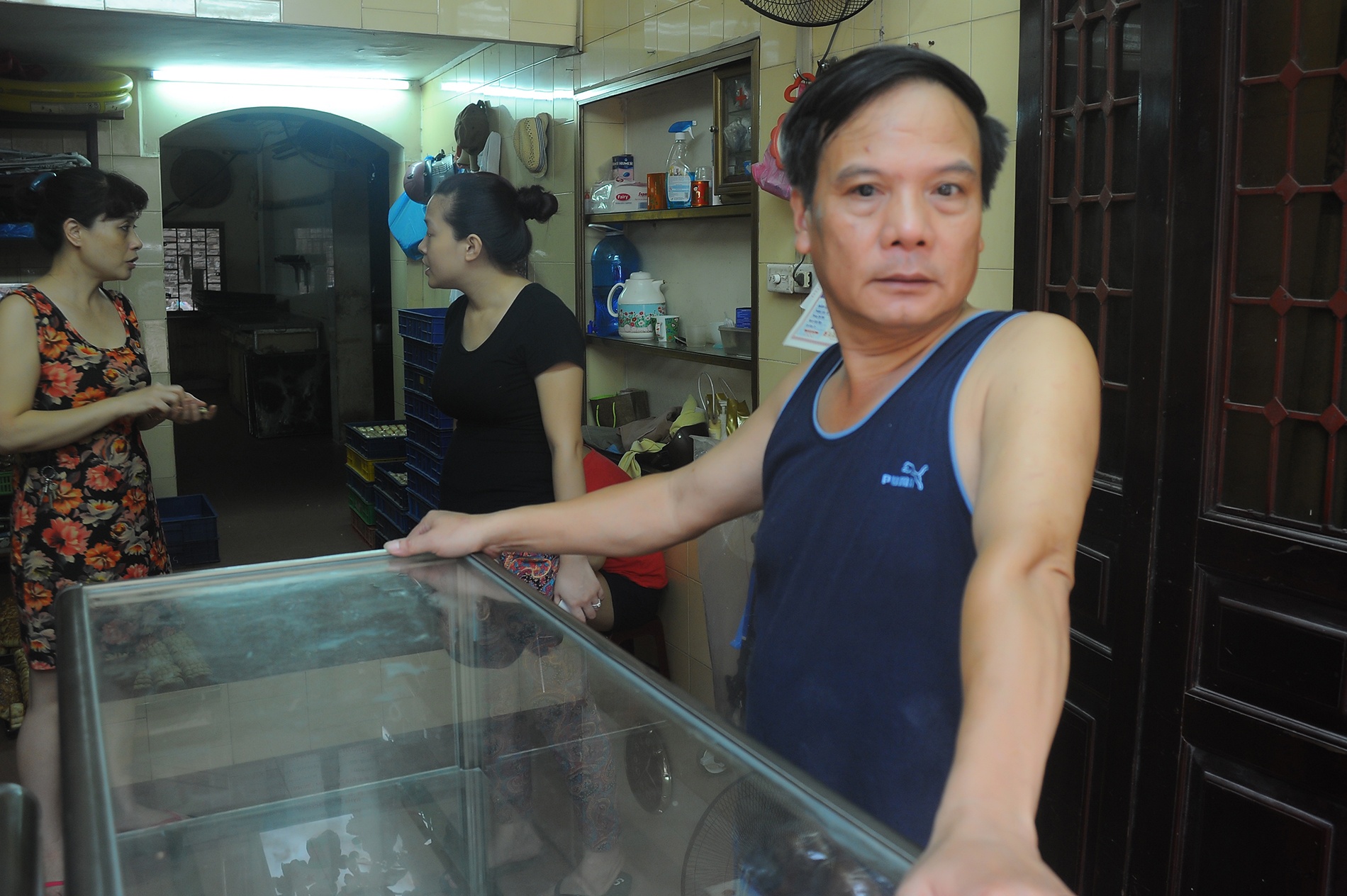 Chủ cửa hàng bánh Bảo Phương, ông Bảo chia sẻ, càng ngày càng có nhiều loại bánh nướng bánh dẻo với đủ các loại hương vị, nhưng cửa hàng ông chỉ trung thành với những hương vị bánh cổ truyền đậm bản sắc Hà Nội. Từ bột bánh cho đến nhân bánh của ông đều mang đến cho khách hàng những vị thanh khiết, ăn nhiều mà không bị ngấy.