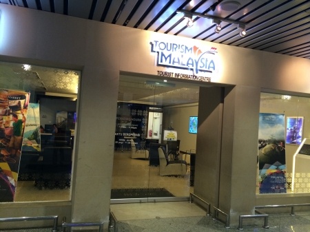 Nghành du lịch cũng bị ảnh hưởng khi khách sợ bay đến Malaysia. Một văn phòng du lịch đặt tại sân bay KLIA 1 không hề có khách viếng thăm.