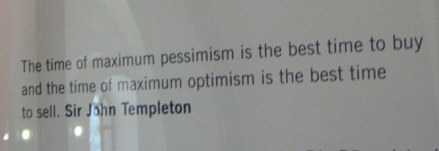 Mua tốt nhất khi thị trường bi quan nhất, bán tốt nhất là lúc thị trường ở đỉnh điểm lạc quan.