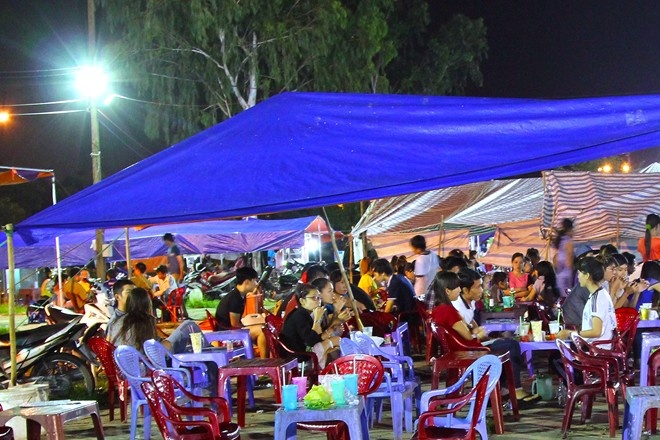 Các món ăn ở đây có mức giá cũng rất sinh viên, chỉ từ 10.000 - 15.000 đồng.