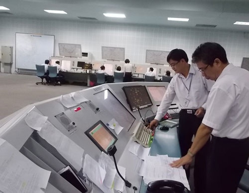 Ben trong can cu cua nhung nguoi 'lai' phi cong hinh anh