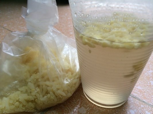 Xôi vò chè đường là loại xôi được một chủ quán tiết lộ là có mức lãi nhất trong các loại xôi, cứ mỗi xuất thế này có giá 10.000 đồng. 