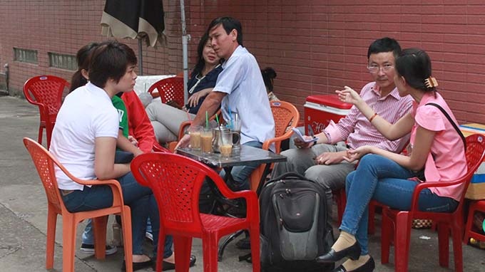 Du khach choi voi vi 'du lich lua' hinh anh