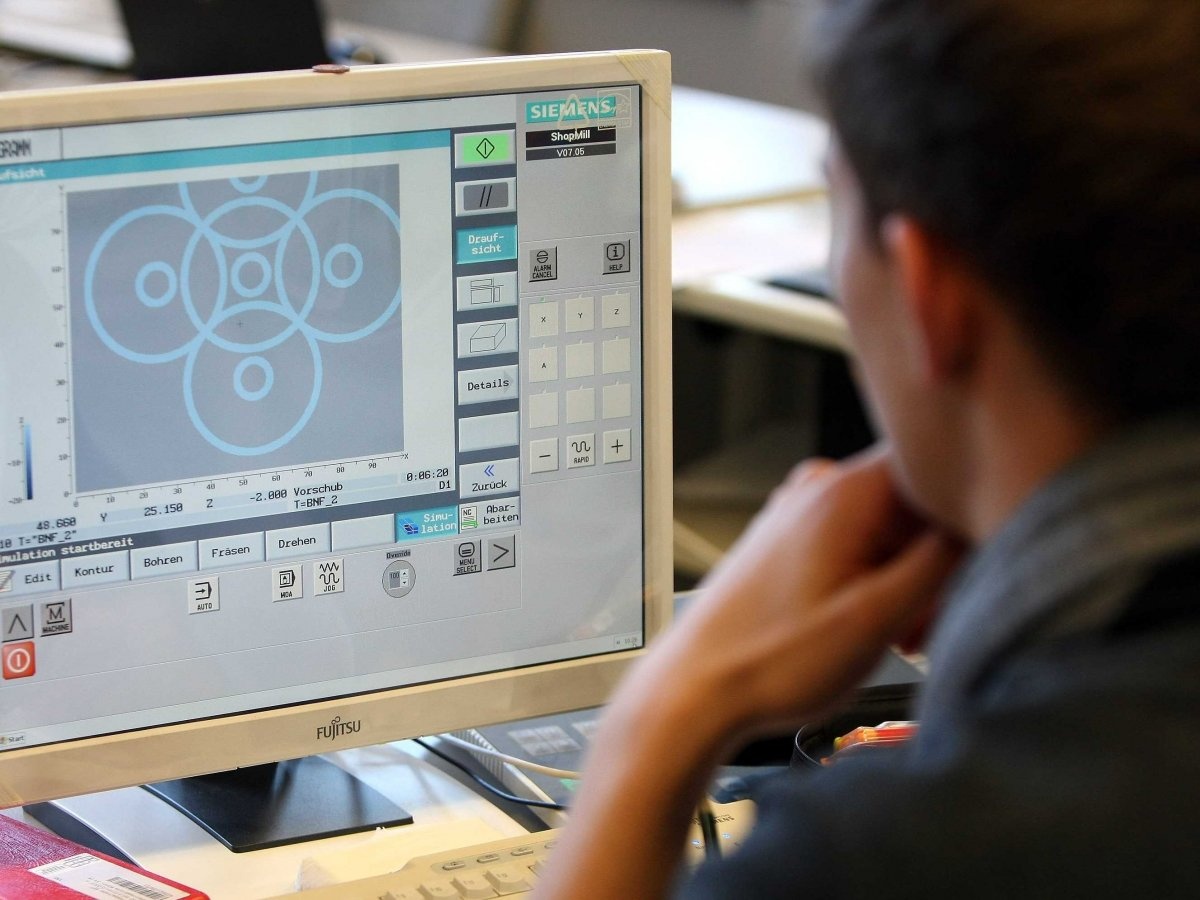 17. Người phát triển phần mềm ứng dụng Sức chịu áp lực: 65.0 Mức lương trung bình hàng năm: <abbr class=