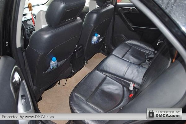 Mặt ghế bị nhàu nát là dấu hiệu cho thấy xe đã được sử dụng nhiều.