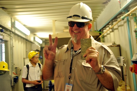 Hang tan vang rong da ban, tien dang o dau? hinh anh