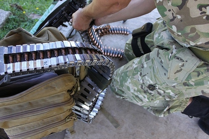 Băng đạn dài 15,1 kg với 550 viên.