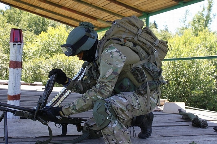 Băng đạn với 550 viên giúp binh lính tác chiến lâu hơn.