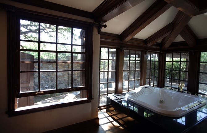 Còn đây là phòng tắm.