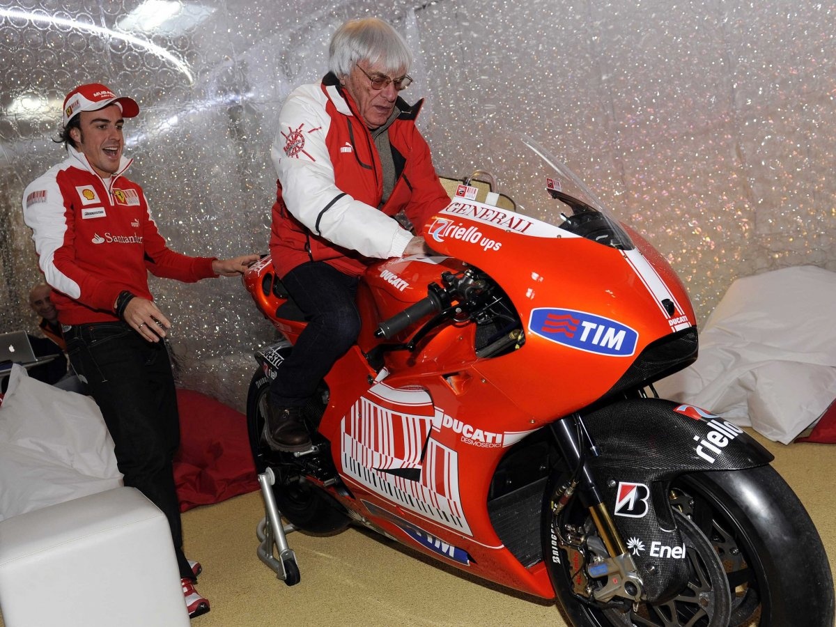 Ông bỏ học khi 16 tuổi để làm việc tại một trạm xăng địa phương và theo đuổi sở thích sản xuất xe máy của mình. Cuối cùng, ông bắt đầu bán các phụ tùng và mở đại lý xe máy riêng.