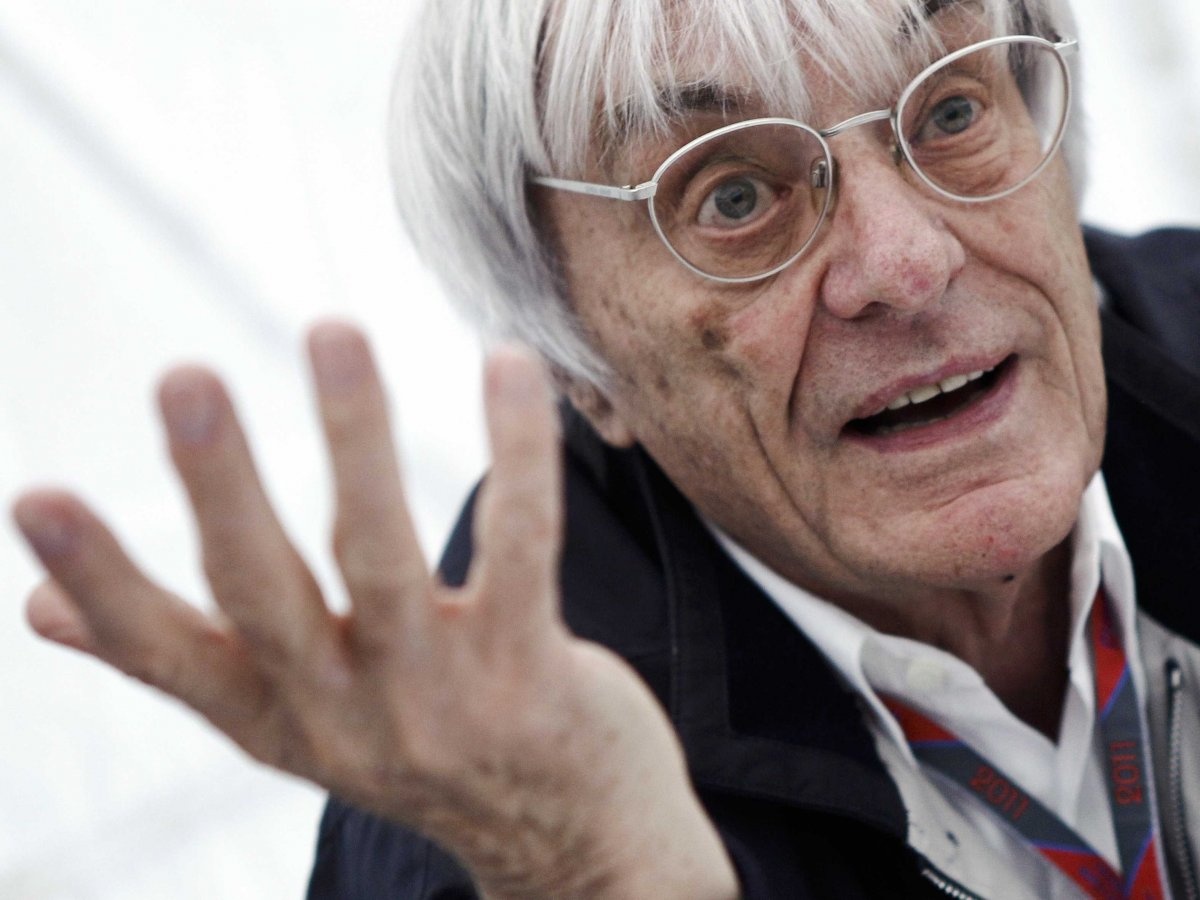 Cùng năm, Ecclestone đã gây ra nhiều tranh cãi liên quan đến tay đua Indycar, Danica Patrick và đã xin lỗi sau đó.