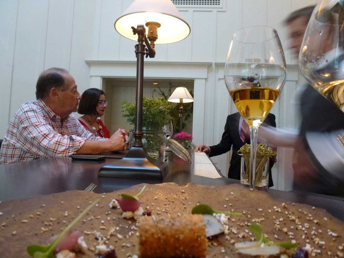 5. Nhà hàng tại Meadowood (St. Helena, CA) Giá niêm yết: <abbr class=