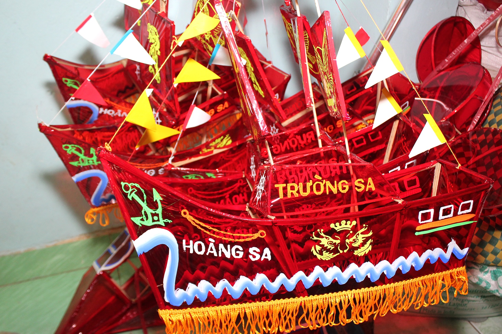 Long den Truong Sa, Hoang Sa hut khach Sai Gon hinh anh