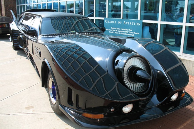 2. Batmobile Limousine với giá <abbr class=