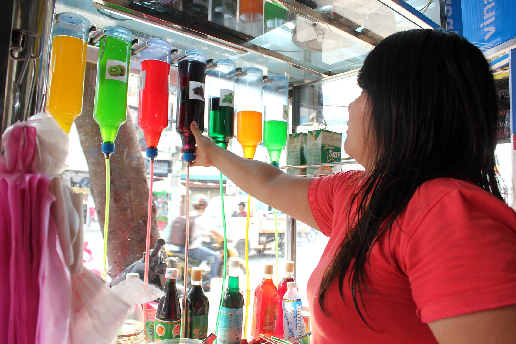 Siro 'truyen dich' 5.000 dong dat hang ngay nang Sai Gon hinh anh