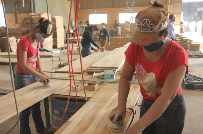 Tu 2018: Luong toi thieu se chi dieu chinh theo lam phat hinh anh