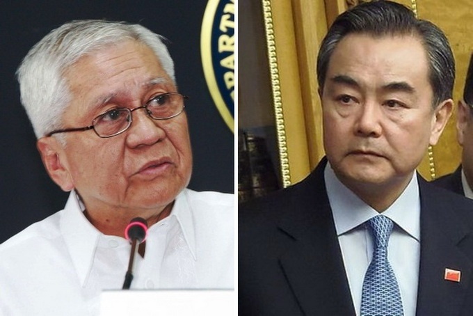 Ông Vương Nghị (phải) và ông Del Rosario.