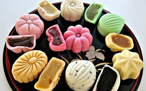 Banh Trung thu tu lam hut khach bang 'chieu' doc, la hinh anh