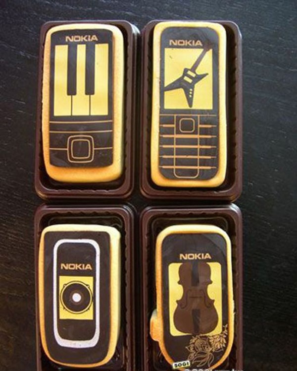 Những chiếc bánh có hình dạng y như những chiếc điện thoại Nokia hẳn sẽ khiến người mua thấy cực kỳ thú vị, đặc biệt là với những tín đồ của hãng điện thoại này.