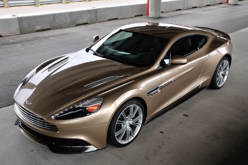 Aston Martin DB9.