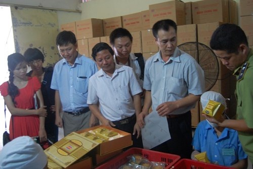 Tam doan lien nganh kiem tra thuc pham Tet Trung thu hinh anh