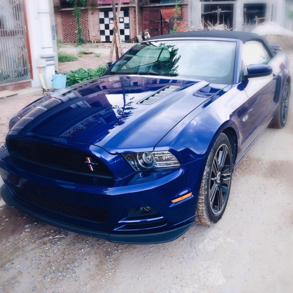 'Ngua hoang' Ford Mustang GT Convertible am tham ve Viet Nam hinh anh