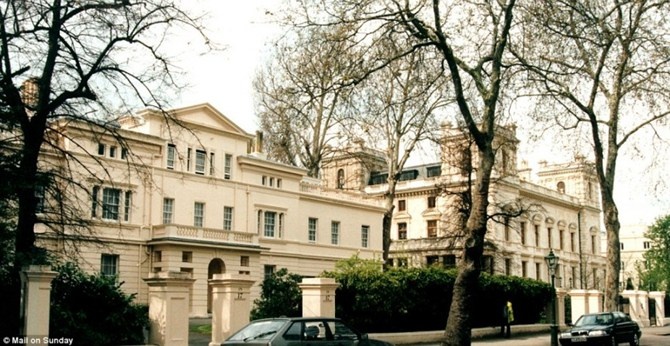 Kensington Palace Gardens, London, Anh.