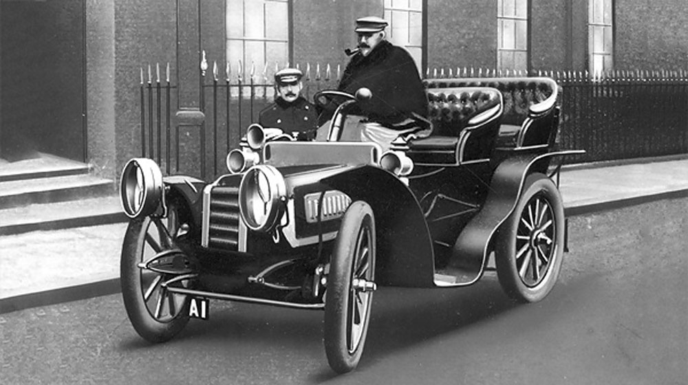 Chiếc biển số cấp cho Russell mang mã số “A1”.