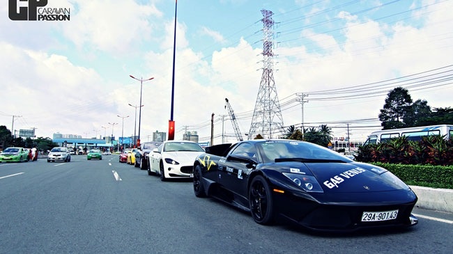 Hành trình siêu xe thứ hai tại Việt Nam lên báo nước ngoài.