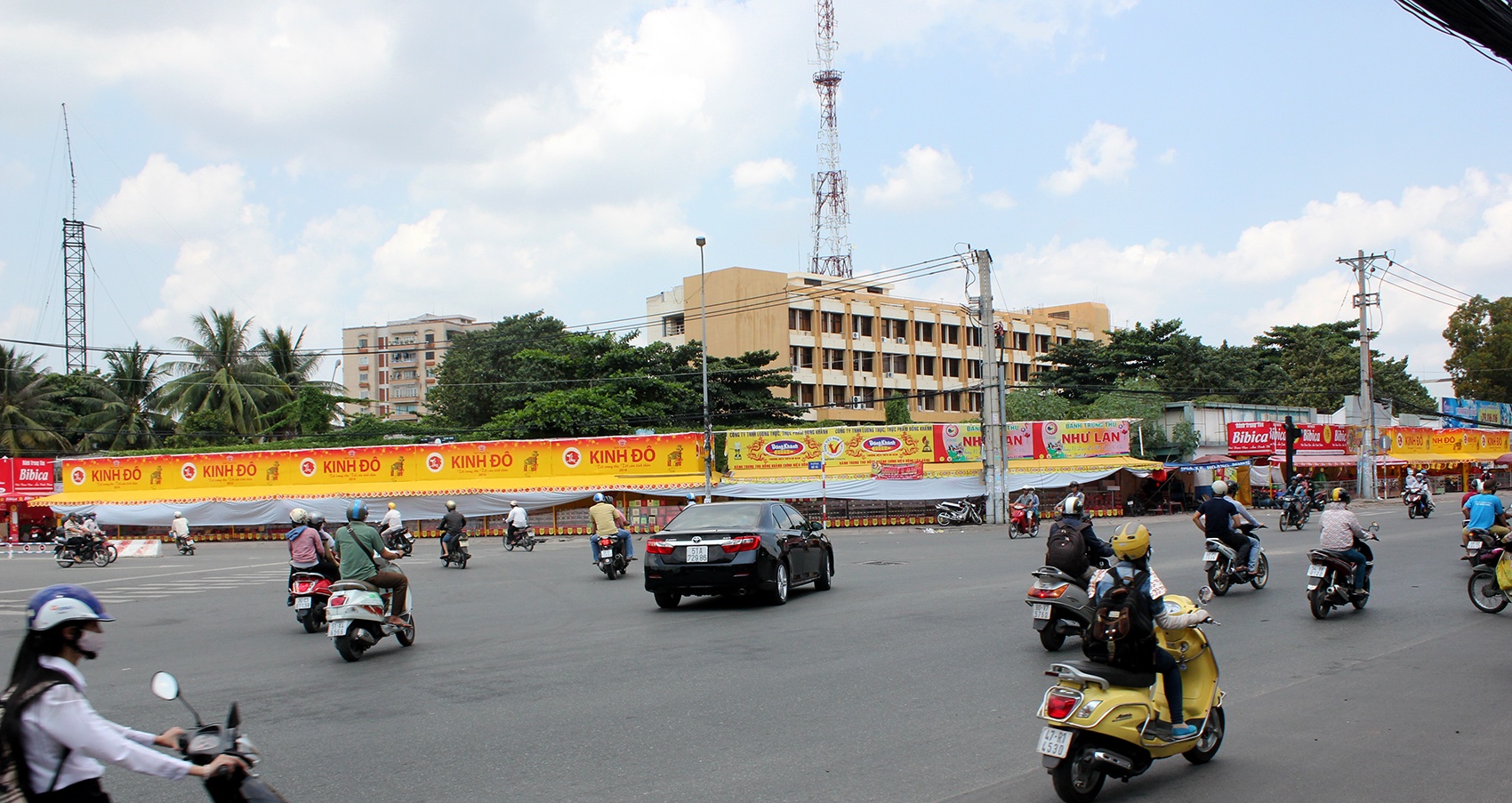 Nhung cung duong banh trung thu o Sai Gon hinh anh