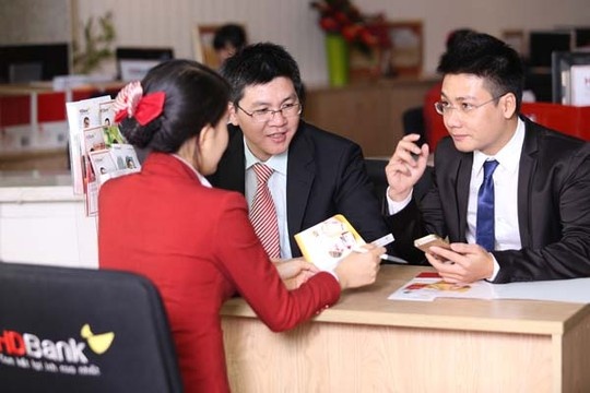 Ngan hang Viet chay dua xuat ngoai 'kiem com' hinh anh