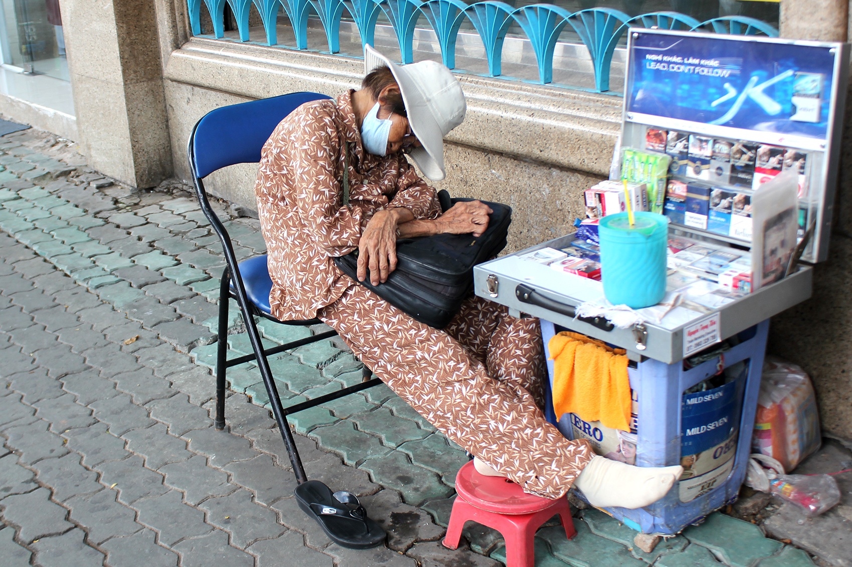 Tieu thuong Sai Gon quanh du an ga metro ngu guc vi e am hinh anh