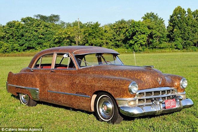 Chiếc Cadillac đời 1949 với hơn 38.000 đồng xu của một cặp vợ chồng ở Indiana, Mỹ.
