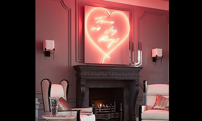 Dinh thự tuyệt đẹp này được xây vào đầu thập niên 90, có 4 tầng trên mặt đất và 2 tầng dưới lòng đất. Tamara bỏ ra 25 triệu bảng mua nhà nhưng dự án cải tạo kéo dài 2 năm khiến dinh thự tăng giá gần gấp ba, 70 triệu bảng.